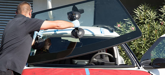 windshield-replacement-man-is-changing-windscrenn-car-2